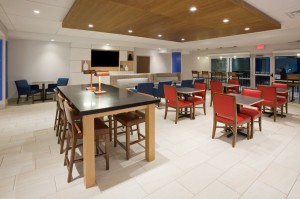 Holiday-Inn-Breakfast-Seating-Area